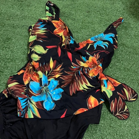 Croft&Barrow One Piece Floral Bathing Suit - Picture 4 of 6